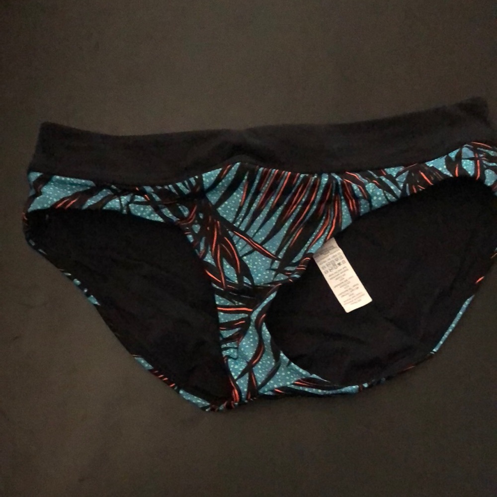 NWOT Lululemon Tidal Flow Full Bikini Bottoms